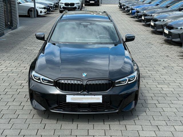 BMW 3-SERIE Touring 320d xDrive M-SPORT ** LED, NAVI+, LEDER, PANORAMA, H&K, HuD, TREKH, 19-inch LMV ** 1e EIG - UNFALLFREI ** ** INFORMEER OOK NAAR ONZE AANTREKKELIJKE FINANCIAL-LEASE TARIEVEN **