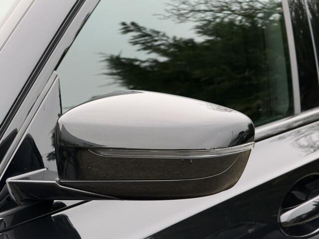 BMW 3-SERIE Sedan 320i | M-Sport | 20'' M-Performance | Sportstoel. | PDC v+a | Getint Glas