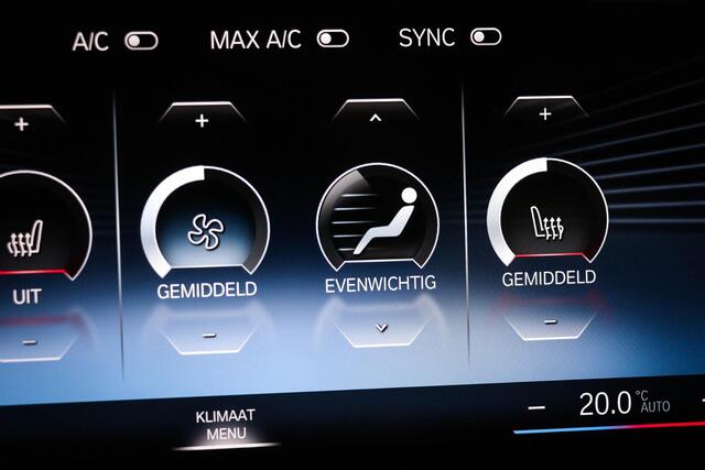 BMW 3-SERIE 318i | M SPORT / TRAVEL- PACK | KANTELDAK | STOELVERWARMING | DAB | APPLE | 19"