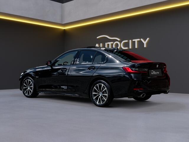 BMW 3-SERIE 320e Sportline | PANO | Laser LED | Trekhaak | Innovation Pakket