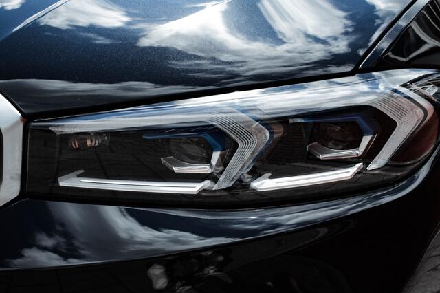 BMW 3-SERIE 320e Sportline | PANO | Laser LED | Trekhaak | Innovation Pakket