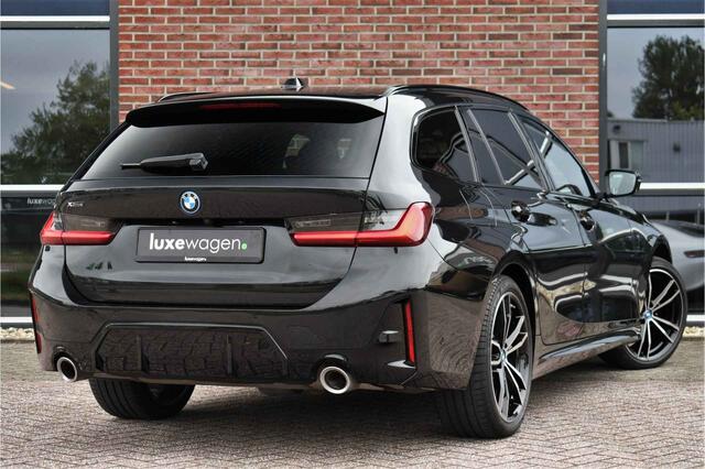 BMW 3-SERIE Touring 330e xDrive M-Sport Pro Pano M-zetels ACC HUD 19inch El-klep