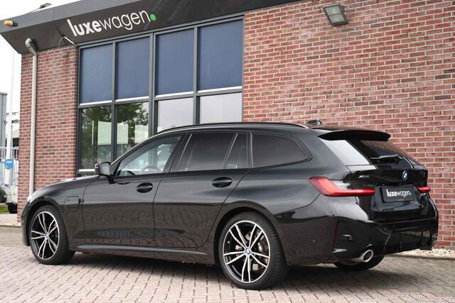 BMW 3-SERIE Touring 330e xDrive M-Sport Pro Pano M-zetels ACC HUD 19inch El-klep