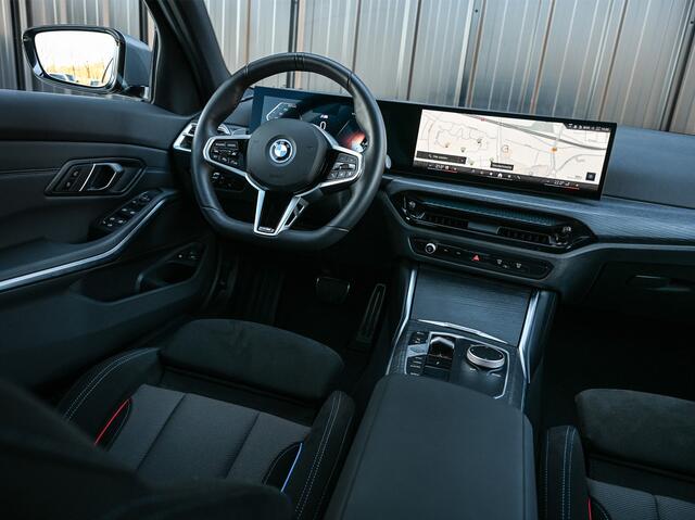 BMW 3-SERIE Touring 330e xDrive · M sport · Accu 19,5kWh · Trekhaak · Panoramadak · Active Cruise · Panoramadak · Camera · Ambiance interieur · Full styling kit