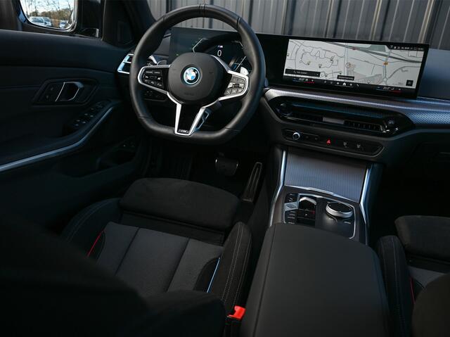 BMW 3-SERIE Touring 330e xDrive · M sport · Accu 19,5kWh · Trekhaak · Active Cruise · Camera · Ambiance interieur · Full Styling