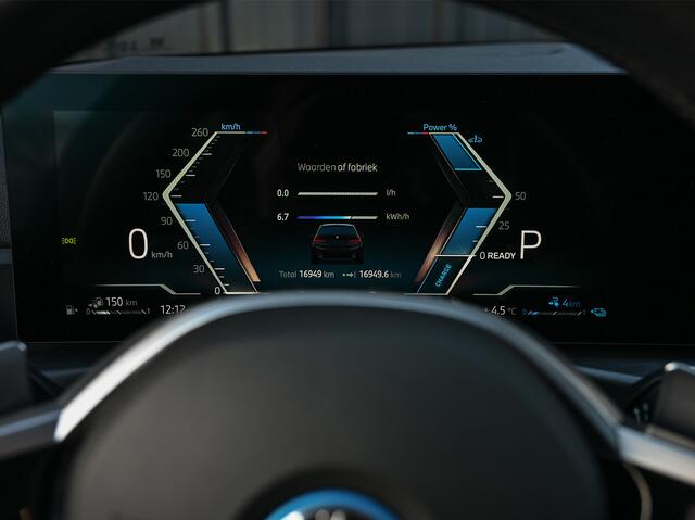 BMW 3-SERIE Touring 330e xDrive · M sport · Accu 19,5kWh · Trekhaak · Active Cruise · Camera · Ambiance interieur · Full Styling