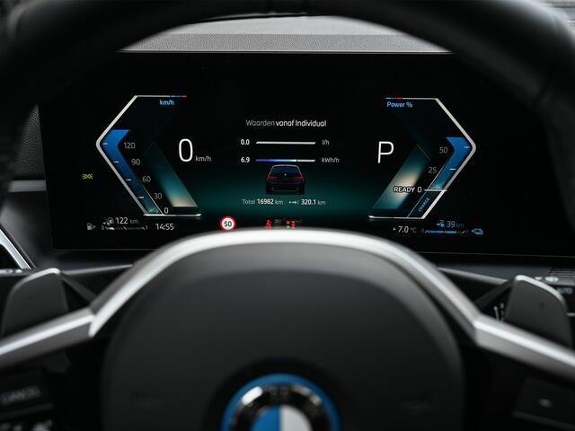 BMW 3-SERIE Touring 330e xDrive · M sport · Accu 19,5kWh · Trekhaak · Panoramadak · Active Cruise · Panoramadak · Camera · Ambiance interieur ·
