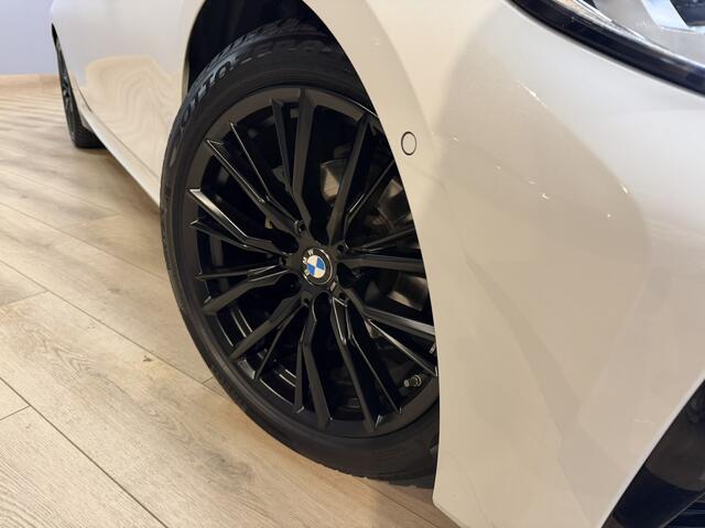 BMW 3-SERIE Touring 318i Executive Edition M Sport Parelmoer Wit Airco ECC | Virtual | Sfeer | Camera | Adaptief LED | Sfeer | Cruise Control | Isofix | NAP