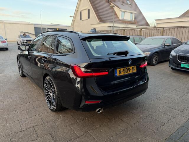 BMW 3-SERIE Touring 318i Executive Edition Leder Gr. Navi CarPlay