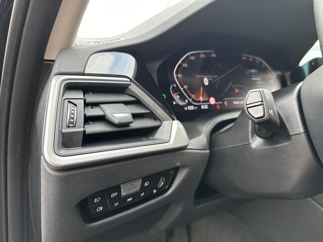 BMW 3-SERIE Touring 318i Executive Edition Leder Gr. Navi CarPlay