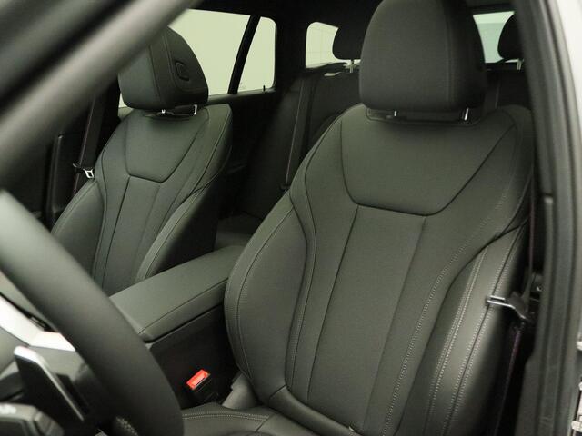 BMW 3-SERIE Touring 330e M Sportpakket Pro | Innovation Pack | Comfort Pack | Trekhaak | Panoramadak | Elektrisch Verstelbare Stoelen | Driving Assistant Professional | Harman Kardon | 19''