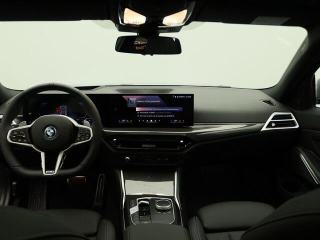 BMW 3-SERIE Touring 330e M Sportpakket Pro | Innovation Pack | Comfort Pack | Trekhaak | Panoramadak | Elektrisch Verstelbare Stoelen | Driving Assistant Professional | Harman Kardon | 19''