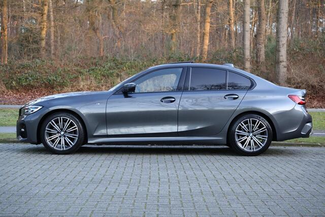 BMW 3-SERIE 320i xDrive Executive Edition 2e eigenaar | M-Pakket | Schuif-/kanteldak | Standkachel | Hifi | Camera | Adap Cruise | Elektr. Trekhaak | Stuur verwarmd | Stoelverwarming | Alarm kl.3 | Etc.