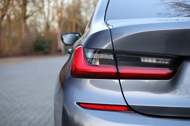 BMW 3-SERIE 320i xDrive Executive Edition 2e eigenaar | M-Pakket | Schuif-/kanteldak | Standkachel | Hifi | Camera | Adap Cruise | Elektr. Trekhaak | Stuur verwarmd | Stoelverwarming | Alarm kl.3 | Etc.