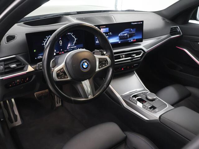 BMW 3-SERIE Touring 320e M-Sport | Facelift | Panoramadak | Ele. stoelen + Geheugen | HUD | Sportstoelen | Camera | Apple CarPlay/Android auto | Cruise Control | Comfort Pakket | M-Sport Pro | HiFi | Curved Display |