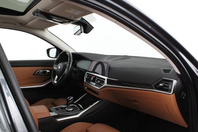 BMW 3-SERIE 330e High Executive 292pk/Cognac Leer/Memory/Schuifdak/Luxury Line/ kleur MINERALGRAU/Achteruitrijcamera