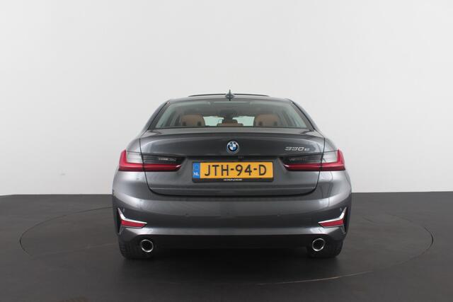 BMW 3-SERIE 330e High Executive 292pk/Cognac Leer/Memory/Schuifdak/Luxury Line/ kleur MINERALGRAU/Achteruitrijcamera