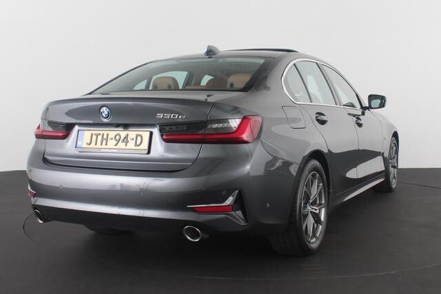 BMW 3-SERIE 330e High Executive 292pk/Cognac Leer/Memory/Schuifdak/Luxury Line/ kleur MINERALGRAU/Achteruitrijcamera