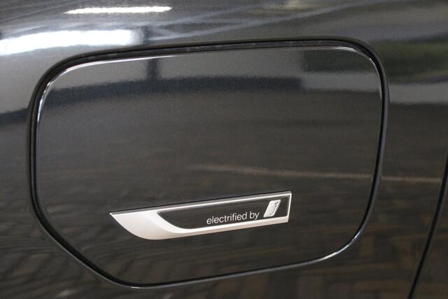 BMW 3-SERIE Touring 330e xDrive | M- Sport | Incl. 12 maanden garantie | 292 PK | Panorama dak | 360° camera | Head-up display | Memory sportstoelen | Shadow-line | Dodehoek detectie | Widescreen Display | Apple CarPlay | 19'' Breedset | Stoelverwarming |