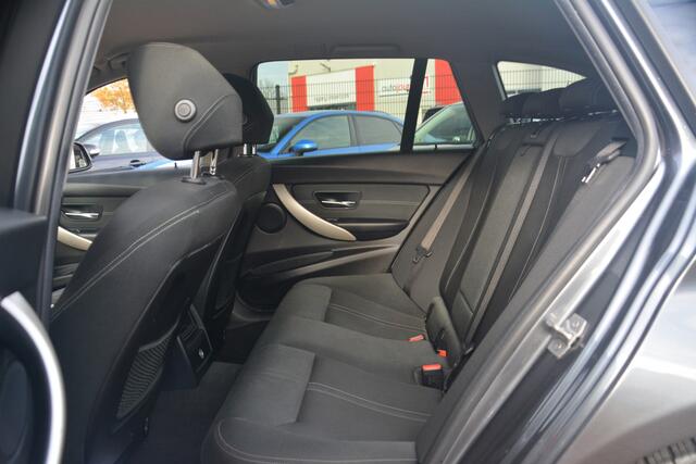 BMW 3-SERIE Touring 330d RWD High Executive | Navigatie | Sportstoelen | Full LED | ACC | Stoelverwarming | PDC | Elek.Trekhaak!! | Keurige 330d met de fijne 6 cilinder.