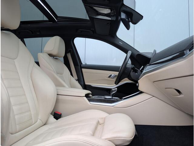 BMW 3-SERIE Touring 330e (215 kW) | Panorama | Leder | Sport | LED | 1e Eig |