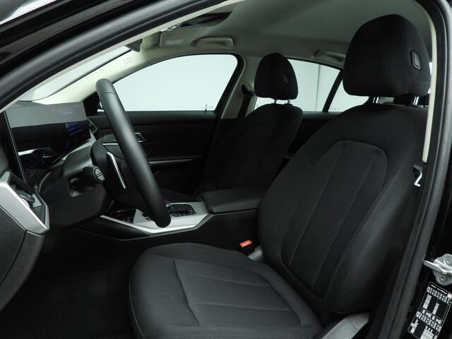 BMW 3-SERIE Sedan 318i | LED | Navigatie | Clima | PDC | Cruise controle | DAB | Alu 17 inch