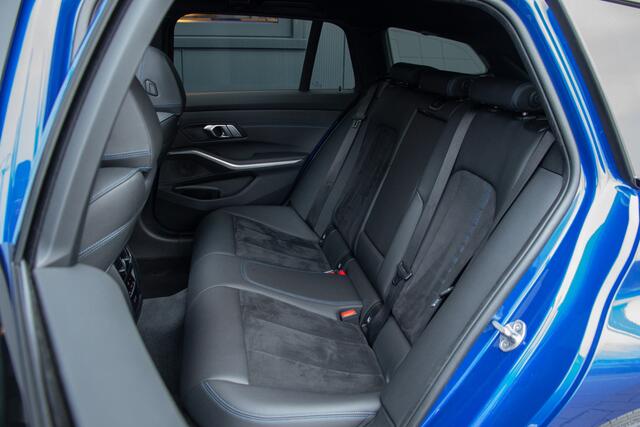 BMW 3-SERIE Touring 330e M-Sport 292PK | LCI | Pano | Head Up | Laser Led | Memory | Keyless | 20" | Apple & Android Carplay | 4-Zone Clima | Stoelverwarming | Side Assist | 50 Jahre | Privacy Glas | DAB | Carplay | ¤78.088 N.P |