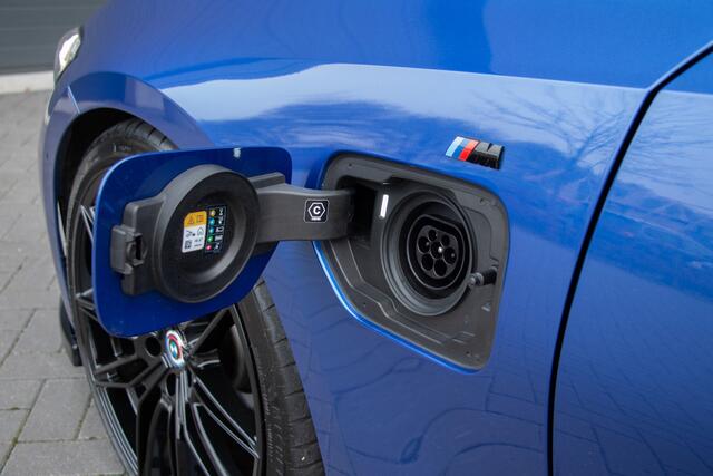 BMW 3-SERIE Touring 330e M-Sport 292PK | LCI | Pano | Head Up | Laser Led | Memory | Keyless | 20" | Apple & Android Carplay | 4-Zone Clima | Stoelverwarming | Side Assist | 50 Jahre | Privacy Glas | DAB | Carplay | ¤78.088 N.P |