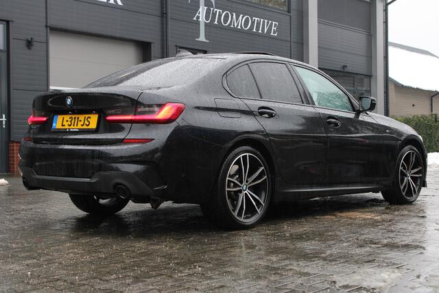 BMW 3-SERIE 320e M Sport Business Edition Plus - Schuif kanteldak - Laserlight - 19 inch - Head Up Goed onderhouden Origineel Nederlands