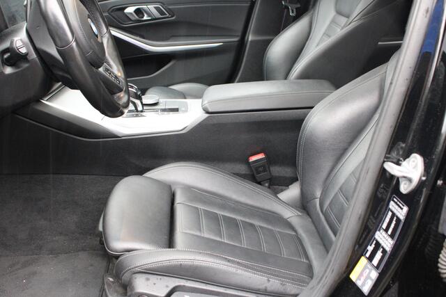 BMW 3-SERIE 320e M Sport Business Edition Plus - Schuif kanteldak - Laserlight - 19 inch - Head Up Goed onderhouden Origineel Nederlands