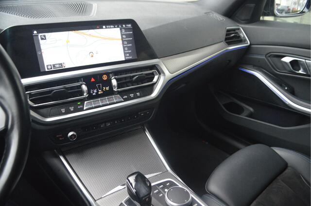 BMW 3-SERIE Touring 318i Executive M Sport Automaat / Sportstoelen / M Sportonderstel / Cruise Control / Live Cockpit Professional