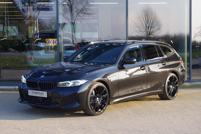 BMW 3-SERIE Touring 330e xDrive 293 PK High Executive M-Sport PHEV, Kuipstoelen, Panoramadak, Memory, Head-up