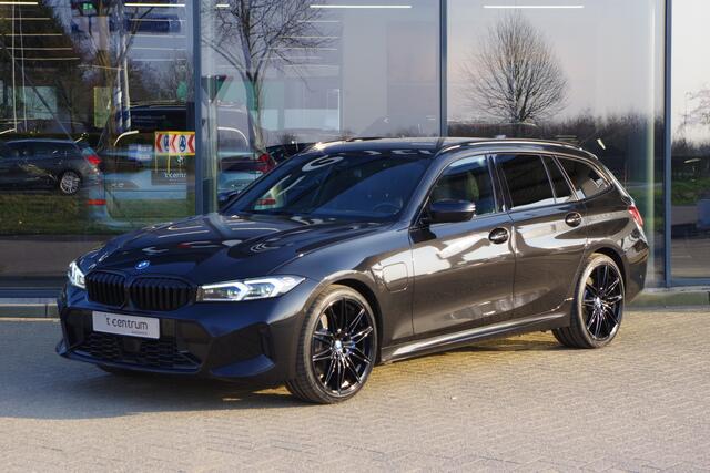 BMW 3-SERIE Touring 330e xDrive 293 PK High Executive M-Sport PHEV, Kuipstoelen, Panoramadak, Memory, Head-up