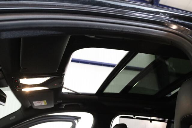 BMW 3-SERIE Touring 330e xDrive 293 PK High Executive M-Sport PHEV, Kuipstoelen, Panoramadak, Memory, Head-up