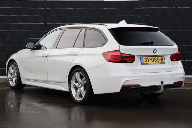 BMW 3-SERIE Touring 330i Edition Sport Line Shadow Executive | Leder | Stoel-/Stuurverwarming | Elek. Trekhaak | Carplay | Camera