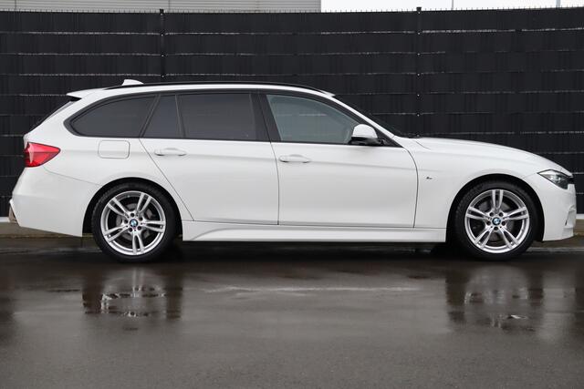 BMW 3-SERIE Touring 330i Edition Sport Line Shadow Executive | Leder | Stoel-/Stuurverwarming | Elek. Trekhaak | Carplay | Camera
