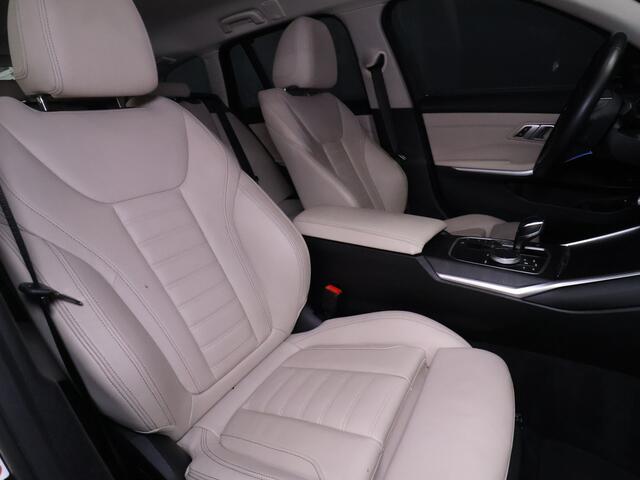 BMW 3-SERIE Touring 330e eDrive High Executive [CAMERA, MEMORY SEATS, HARMAN KARDON, APPLE CARPLAY, ANDROID AUTO, ADAPTIVE CRUISE, VOL LEDER, SPORTSTOELEN, NIEUWSTAAT]