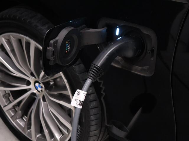 BMW 3-SERIE Touring 330e eDrive High Executive [CAMERA, MEMORY SEATS, HARMAN KARDON, APPLE CARPLAY, ANDROID AUTO, ADAPTIVE CRUISE, VOL LEDER, SPORTSTOELEN, NIEUWSTAAT]