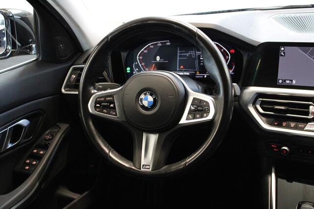 BMW 3-SERIE Touring 318i High Executive | Incl. 12 maanden garantie | Trekhaak elektrisch uitklapbaar | Harman/Kardon audio | Apple Carplay/Android Auto | | Sport stoelen | DAB | Voorstoelen verwarmd | Elektrische achterklep |