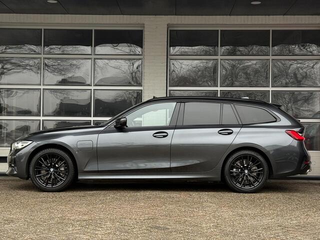 BMW 3-SERIE Touring 330e SPORT LINE | PANORAMA | TREKHAAK | KEYLESS | STOELVERWARMING | 18 INCH LM VELGEN |