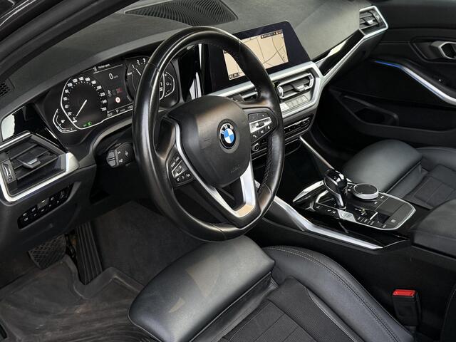 BMW 3-SERIE Touring 330e SPORT LINE | PANORAMA | TREKHAAK | KEYLESS | STOELVERWARMING | 18 INCH LM VELGEN |