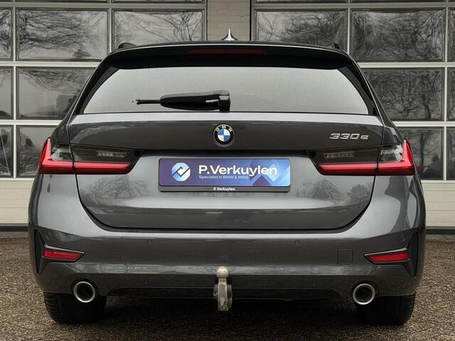 BMW 3-SERIE Touring 330e SPORT LINE | PANORAMA | TREKHAAK | KEYLESS | STOELVERWARMING | 18 INCH LM VELGEN |