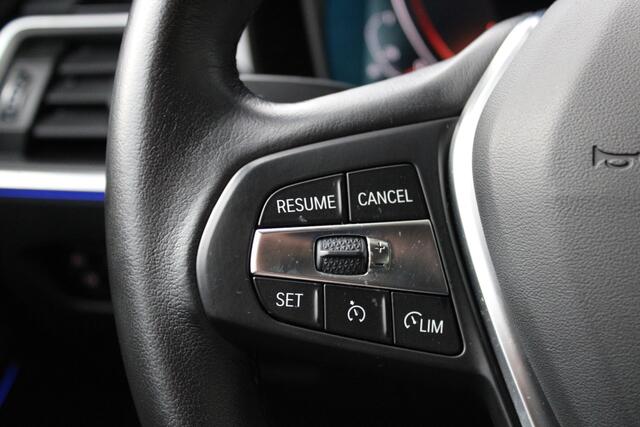 BMW 3-SERIE Touring 318i Executive Sport Line Automaat / Trekhaak / Sportstoelen / Comfort Access / Live Cockpit Professional / Stoelverwarming