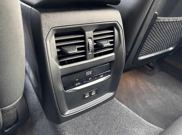 BMW 3-SERIE Touring 330e | Plug-in Hybride | Automatische uitklapbare Trekhaak | Stuurwielverwarming | Verwacht