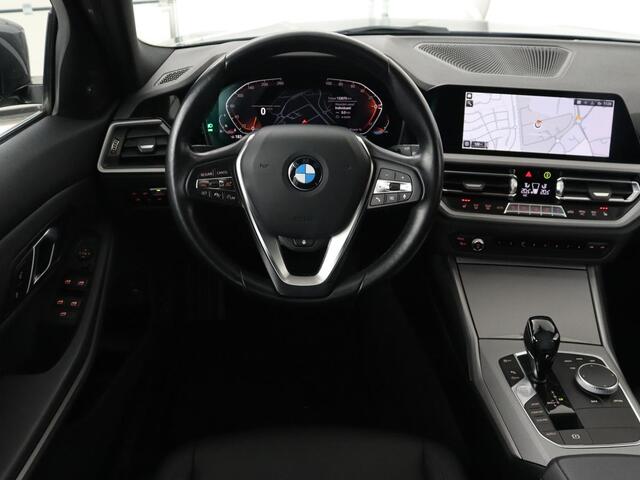 BMW 3-SERIE 318i Executive Edition | Adaptive cruise | Leder | Stoel & stuurverwarming | Carplay | Harman/Kardon | Navigatie | Live Cockpit | Climate control | Parkeerhulp