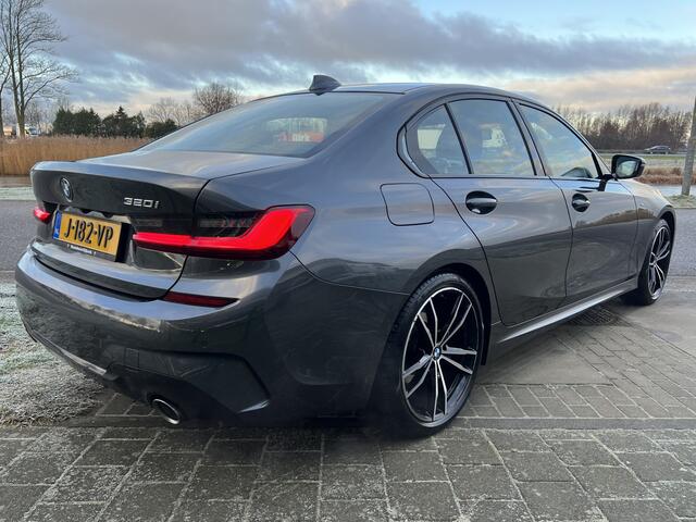 BMW 3-SERIE 320i 185PK High Executive Edition / M Sport / 1e Eig. / Adaptive Cruise / Stoel+Stuurverw. / Leder /