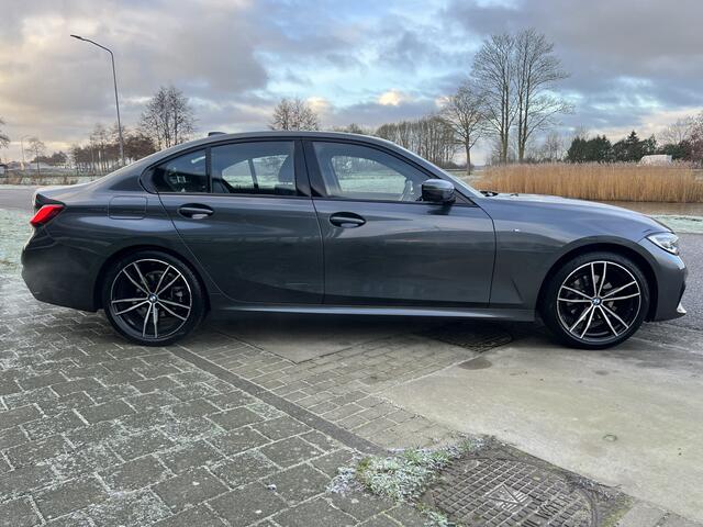 BMW 3-SERIE 320i 185PK High Executive Edition / M Sport / 1e Eig. / Adaptive Cruise / Stoel+Stuurverw. / Leder /
