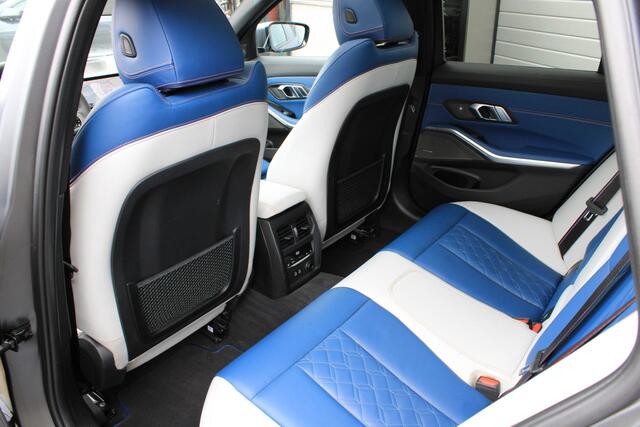 BMW 3-SERIE Touring M340i xDrive First Edition Pano | Trekhaak | Camera | Comfort Access | Memory | Driving Assistent Professional | HeadUp | Laser | Frozen Grey | Dealer Onderhouden | Uniek! Concoursstaat! Nieuwprijs ¤109,376,00