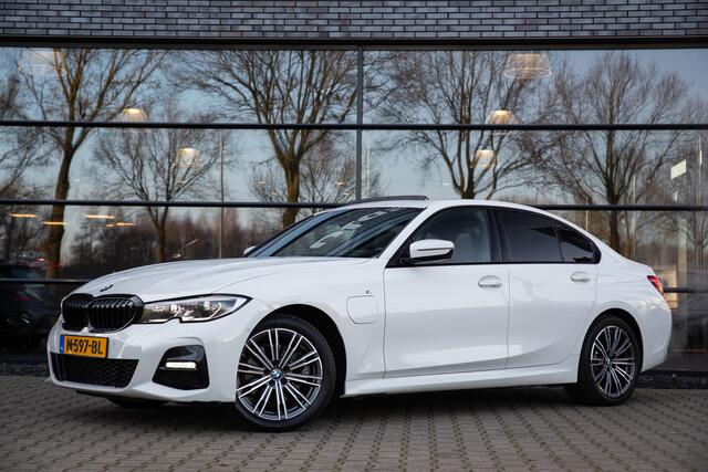 BMW 3-SERIE 320e Business Edition Plus , Panoramadak, Leer, Carplay,