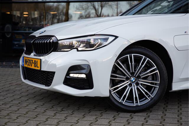 BMW 3-SERIE 320e Business Edition Plus , Panoramadak, Leer, Carplay,